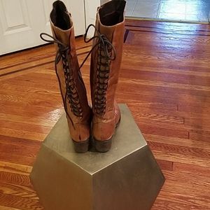 STEVE MADDEN- Lace Up Boots